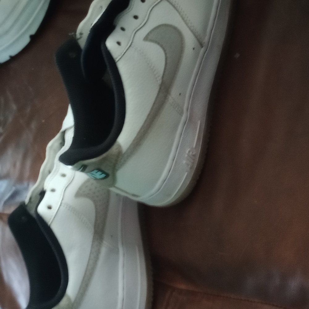 Shoes - Picture 2 of 5